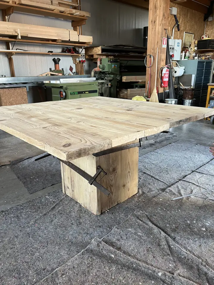 Assemblaggio tavolo personalizzato